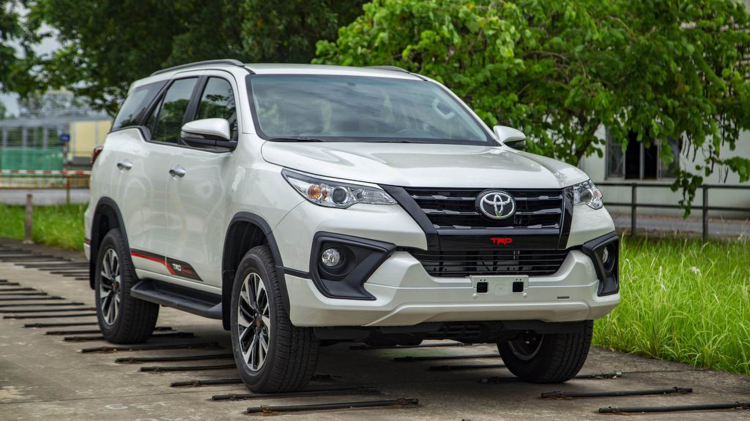 Cận cảnh Fortuner TRD 2.7AT 4x2 mới giá 1,199 tỷ đồng