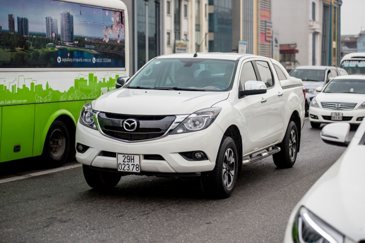 Sau Hilux, đến lượt Mazda BT-50 giảm giá bán tăng cạnh tranh với Ford Ranger