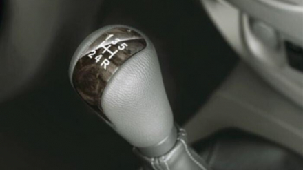 innova 2014 gear knob.jpg