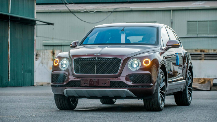 Cận cảnh Bentley Bentayga V8 phiên bản 100 năm tại Việt Nam được chủ nhân cá nhân hóa