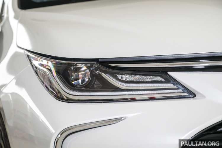 Cận cảnh Toyota Corolla Altis 1.8G thế hệ mới ở showroom tại Malaysia Cận cảnh Toyota Corolla Altis 1.8G thế hệ mới ở showroom tại Malaysia