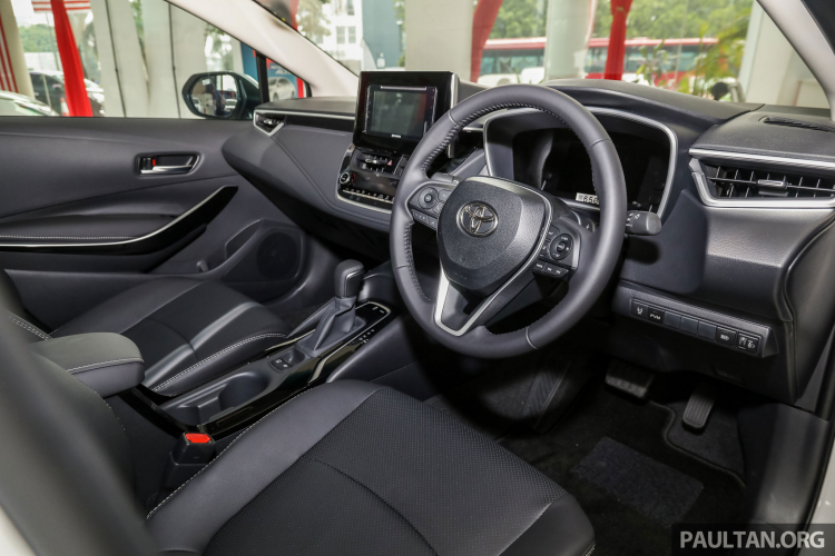 Cận cảnh Toyota Corolla Altis 1.8G thế hệ mới ở showroom tại Malaysia