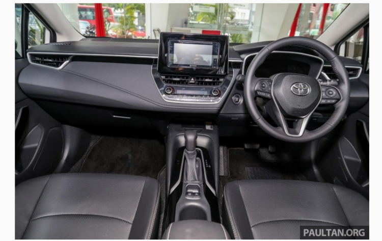 Cận cảnh Toyota Corolla Altis 1.8G thế hệ mới ở showroom tại Malaysia