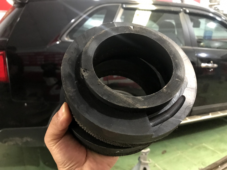 Chia sẻ cách khắc phục lồng vè nỉ trong hộc bánh không còn bị xệ, bị rách. Chia sẻ cách khắc phục lồng vè nỉ trong hộc bánh không còn bị xệ, bị rách.