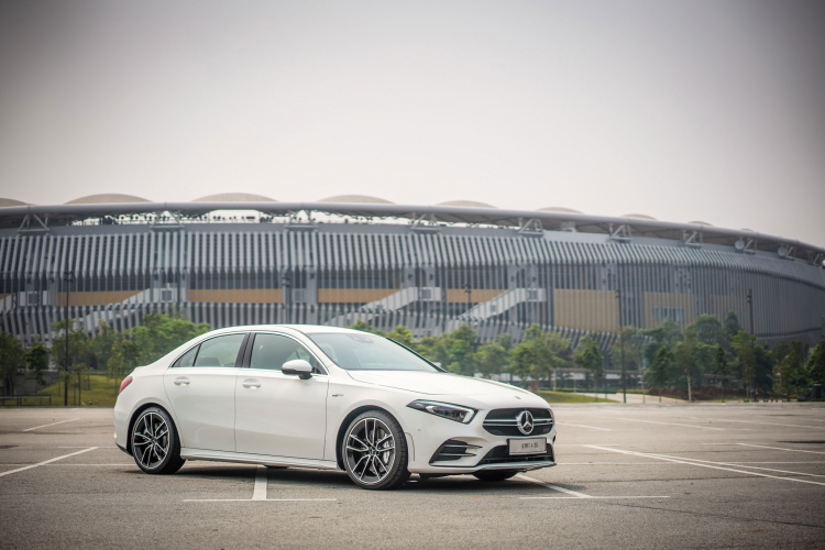 Mercedes-AMG A35 4Matic sedan mạnh 306 mã lực có giá 1,9 tỷ đồng tại Malaysia