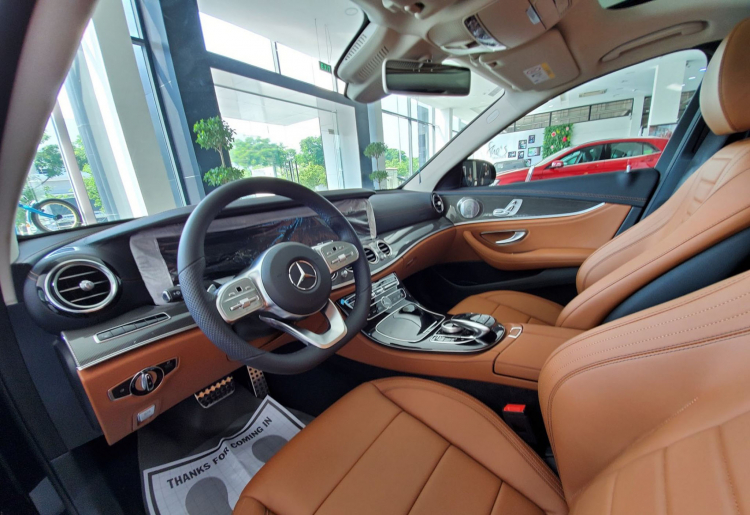 Cận cảnh Mercedes-Benz E 300 AMG có giá 2,833 tỷ đồng