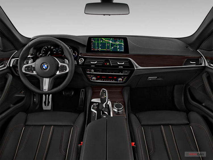 Cạnh tranh với E-Class 2019, BMW 5 Series (G30) giảm giá hơn 200 triệu đồng Cạnh tranh với E-Class 2019, BMW 5 Series (G30) giảm giá hơn 200 triệu đồng
