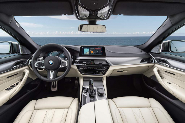 Cạnh tranh với E-Class 2019, BMW 5 Series (G30) giảm giá hơn 200 triệu đồng Cạnh tranh với E-Class 2019, BMW 5 Series (G30) giảm giá hơn 200 triệu đồng