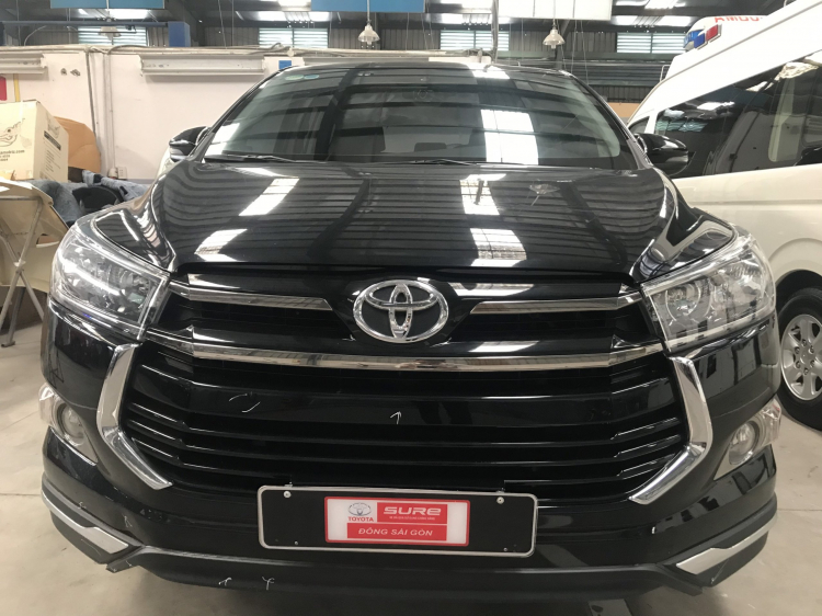 Innova Venturer 2018 màu đen, số tự động, giảm ngay 30tr cho khách thiễn chí, hỗ trợ vay NH