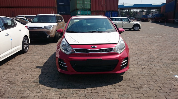 Kia Rio 2015 cập cảng Sài Gòn