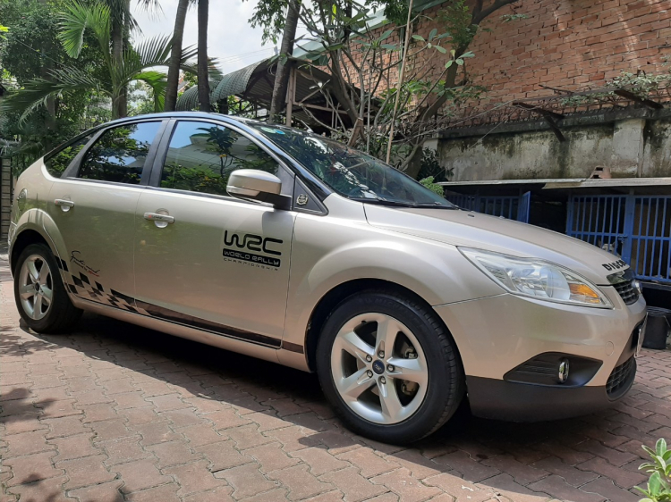 Focus 1.8AT  (hatchback) sx cuối 2012 , màu Ghi