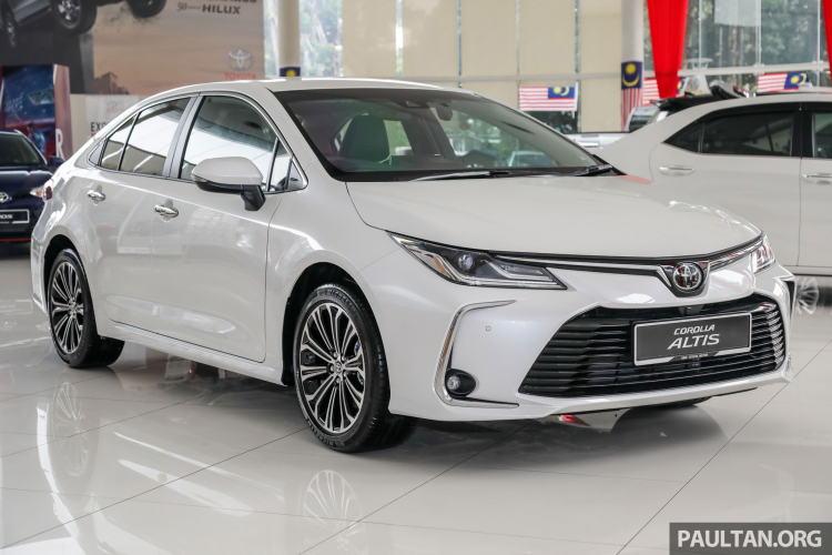 So sánh Toyota Corolla Altis thế hệ mới và cũ: Lột xác về thiết kế, tiện nghi và an toàn hơn, động cơ cũ