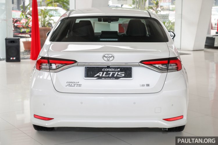 So sánh Toyota Corolla Altis thế hệ mới và cũ: Lột xác về thiết kế, tiện nghi và an toàn hơn, động cơ cũ