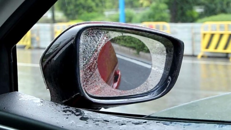 Hỏi về miếng dán gương chống nước cho ô tô