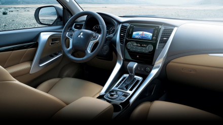 mitsubishi-pajero-sport-2019-noi that.jpg