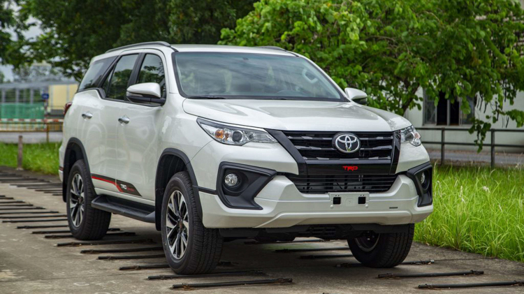 Người Thái chuộng SUV 7 chỗ và bán tải cỡ trung nào?