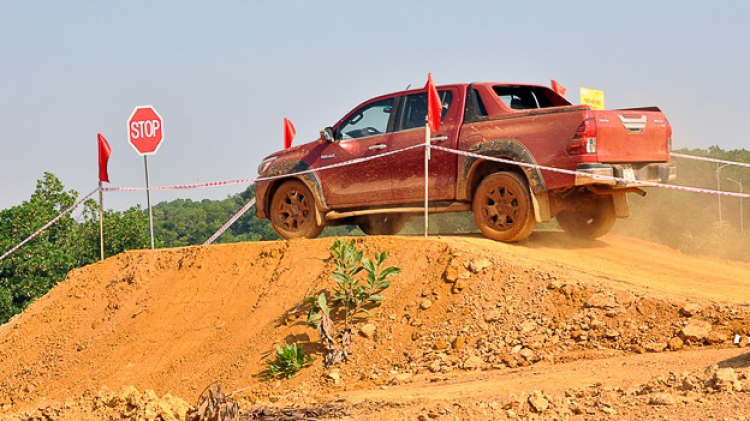 Hilux có lợi thế gì trên địa hình off-road?