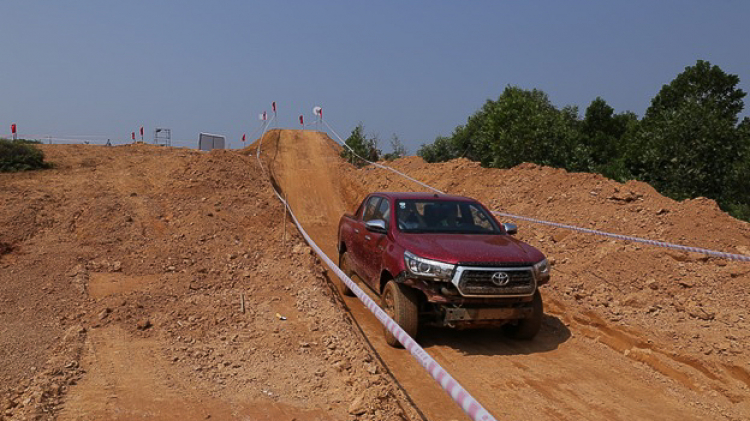 Hilux có lợi thế gì trên địa hình off-road?