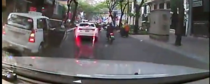 Tí nữa mang họa vì TAXI VINASUN trên đường Trương Định