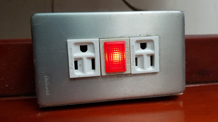 Đồ điện Điện Quang đúng rởm mí anh ạ, đừng bao giờ dùng nữa. Đồ điện Điện Quang đúng rởm mí anh ạ, đừng bao giờ dùng nữa.