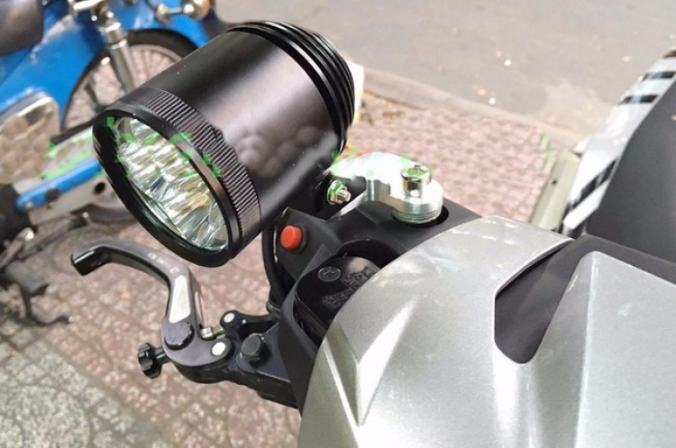 Lắp đèn trợ sáng cho xe máy liệu có bị phạt?