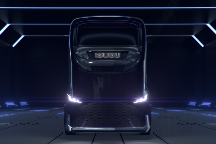 Isuzu giới thiệu xe tải tương lai: tự lái, tự dẫn đoàn