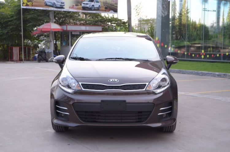 Kia Rio 2015 cập cảng Sài Gòn