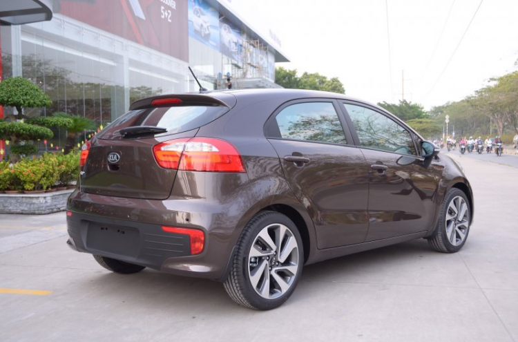 Kia Rio 2015 cập cảng Sài Gòn