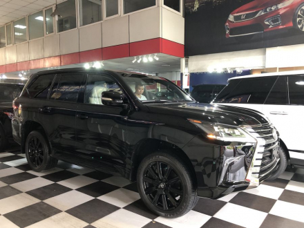 Lexus_LX570_Black_Edition_2019 (7).jpg