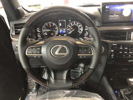 Lexus_LX570_Black_Edition_2019 (10).jpg