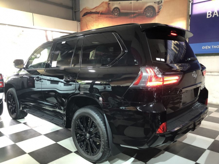 Lexus_LX570_Black_Edition_2019 (18).jpg