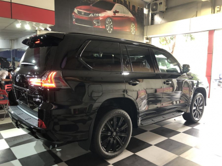 Lexus_LX570_Black_Edition_2019 (25).jpg