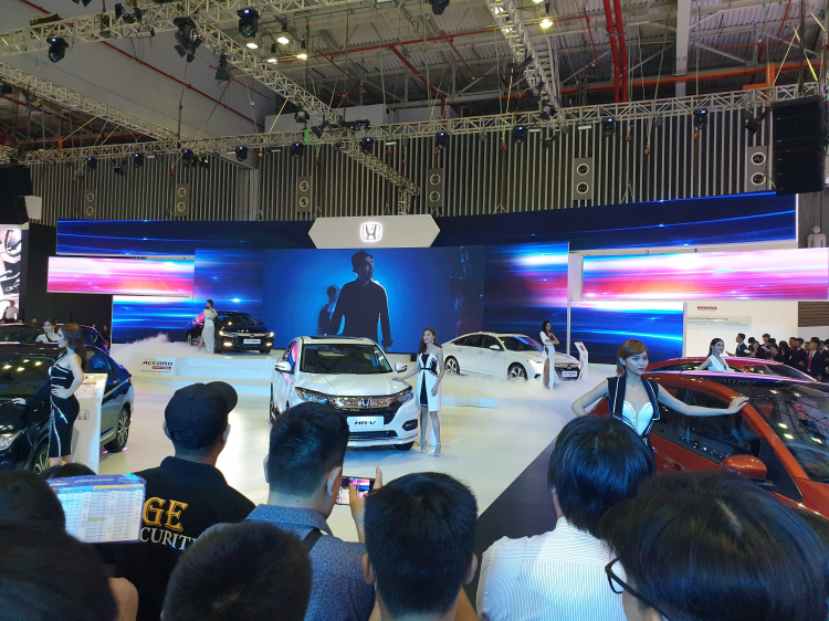 Chọn BMW 320i hay Honda Accord 2019 ? Chọn BMW 320i hay Honda Accord 2019 ?