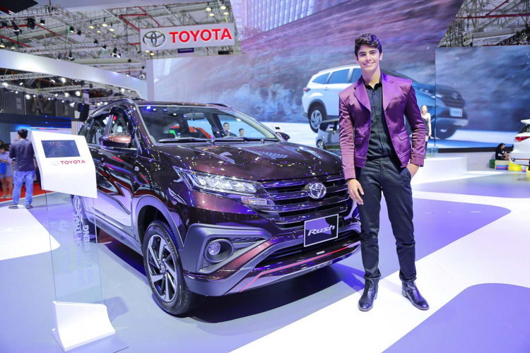 Xe ‘xanh’ của Toyota hút khách tại Vietnam Motor Show 2019