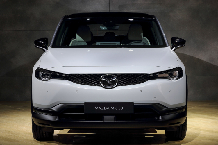 Mazda giới thiệu xe điện MX-30 hoàn toàn mới: Sạc đầy di chuyển được 209km