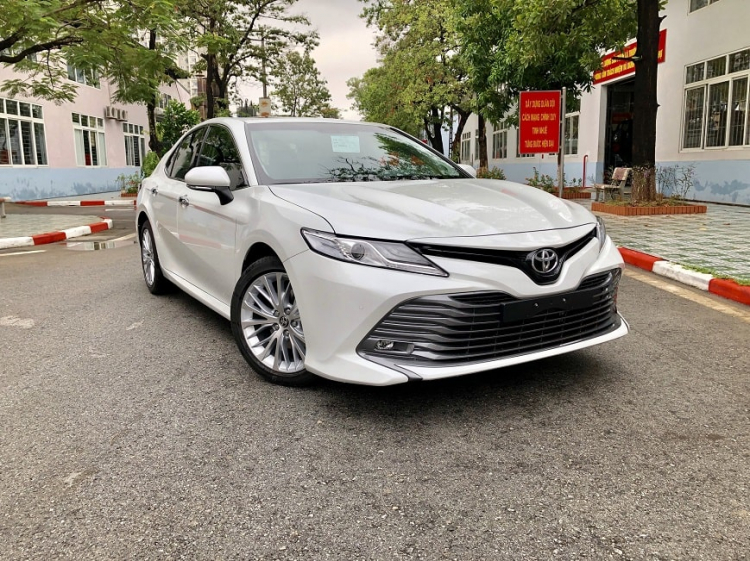 Camry 2.5Q 2019 , có a e nào mua rồi và xin ít nhận xét so với đời 2018 và mấy chiếc cùng hạng D