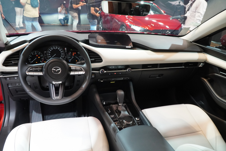 Cận cảnh Mazda 3 2020 xuất hiện tại đại lý trước ngày ra mắt, chưa công bố giá chính thức. Cận cảnh Mazda 3 2020 xuất hiện tại đại lý trước ngày ra mắt, chưa công bố giá chính thức.