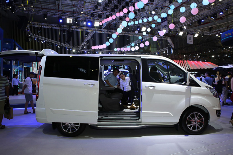 Cùng Ford Tourneo Titanium 2019 chinh phục những hành trình dài