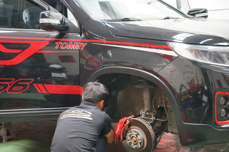 Hỏi địa chỉ làm cách âm 4 hóc bánh và phủ gầm xe uy tín. Hỏi địa chỉ làm cách âm 4 hóc bánh và phủ gầm xe uy tín.