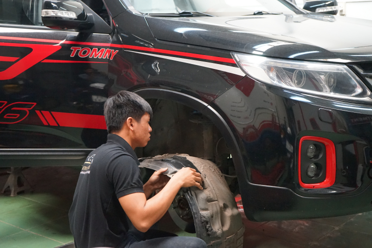 Hỏi địa chỉ làm cách âm 4 hóc bánh và phủ gầm xe uy tín. Hỏi địa chỉ làm cách âm 4 hóc bánh và phủ gầm xe uy tín.