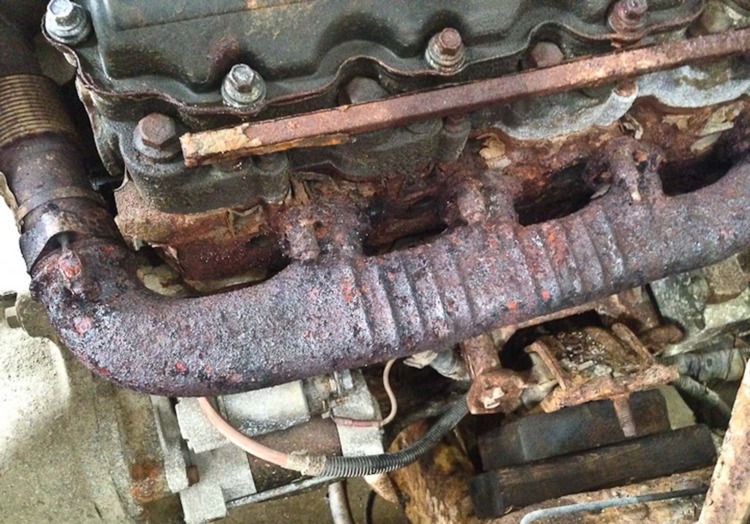 Người dùng tố xe Suzuki Ertiga mới bị rỉ sét chỗ cổ góp xả sau gần 4 tháng sử dụng Người dùng tố xe Suzuki Ertiga mới bị rỉ sét chỗ cổ góp xả sau gần 4 tháng sử dụng