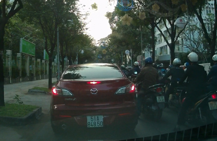 Lát cắt trên những nẻo đường... Lát cắt trên những nẻo đường...