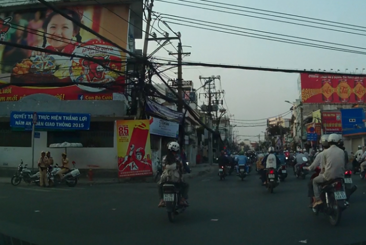Lát cắt trên những nẻo đường... Lát cắt trên những nẻo đường...