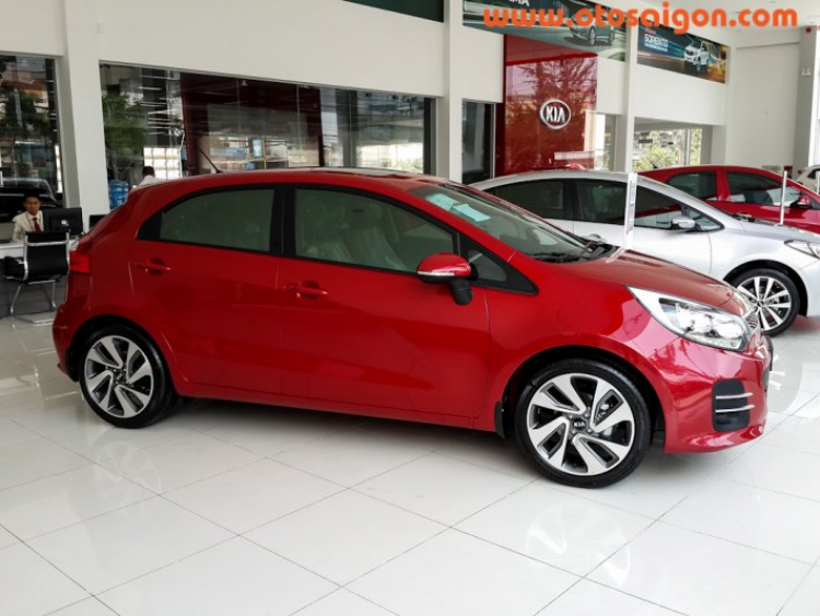 Kia Rio 2015 âm thầm xuất hiện tại showroom