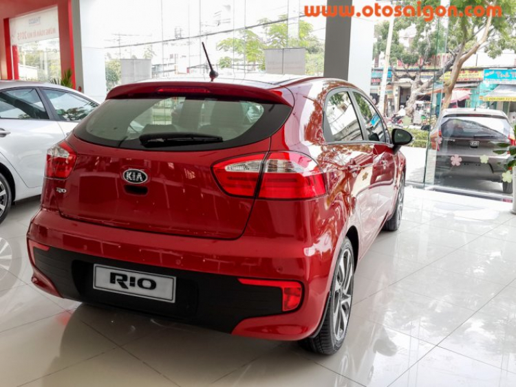 Kia Rio 2015 âm thầm xuất hiện tại showroom