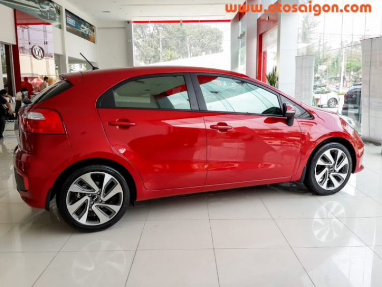 Kia Rio 2015 âm thầm xuất hiện tại showroom