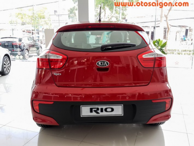 Kia Rio 2015 âm thầm xuất hiện tại showroom