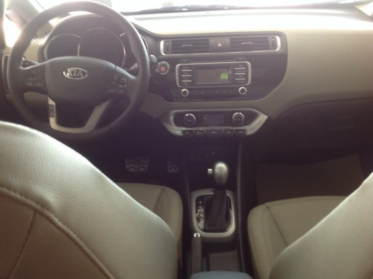 Kia Rio 2015 âm thầm xuất hiện tại showroom Kia Rio 2015 âm thầm xuất hiện tại showroom