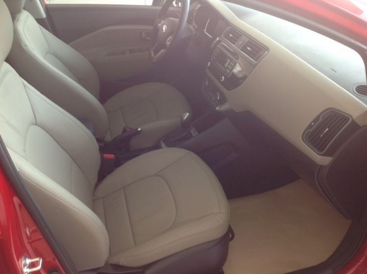 Kia Rio 2015 âm thầm xuất hiện tại showroom Kia Rio 2015 âm thầm xuất hiện tại showroom