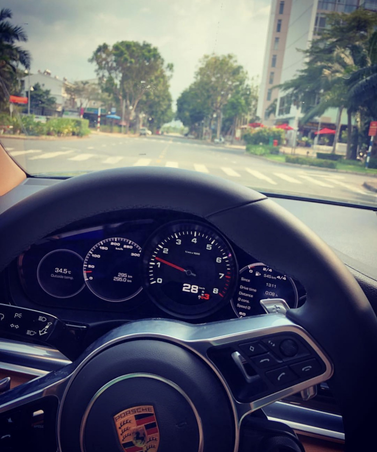 Chung tay giúp Oẳng sửa xe Mẹc S550 Chung tay giúp Oẳng sửa xe Mẹc S550